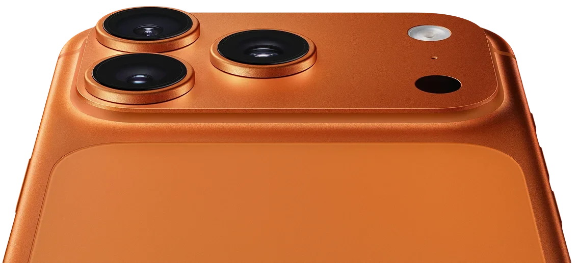 Close do módulo de câmeras de um smartphone laranja